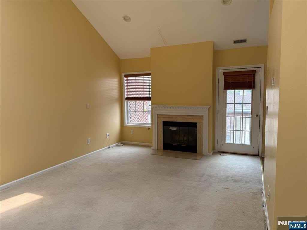884 Somerset Ct - Photo 5 of 18
