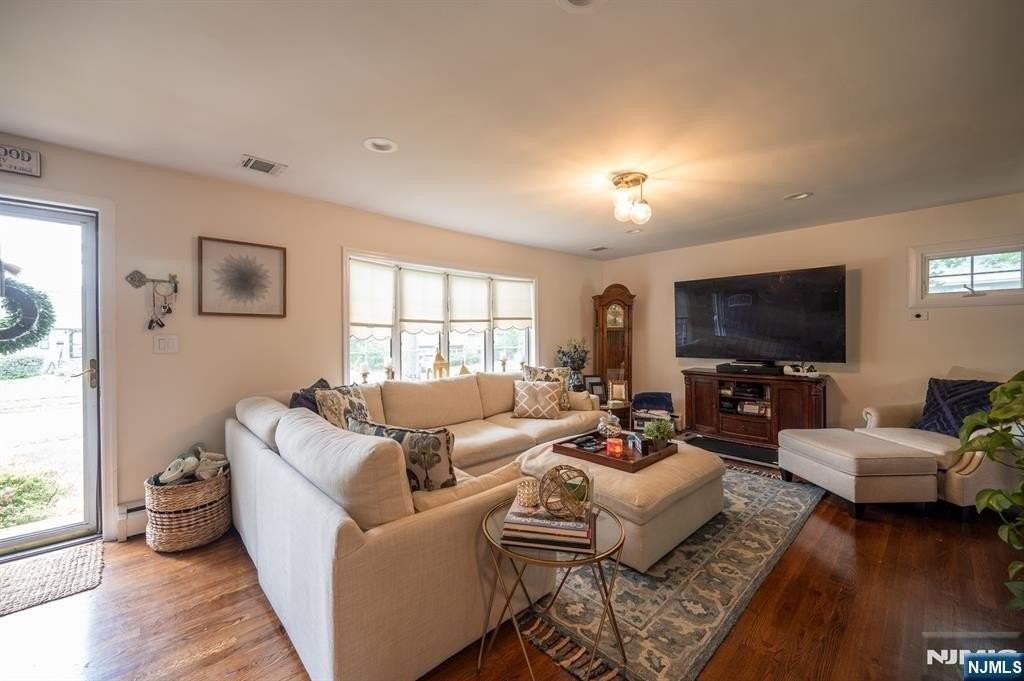 508 Van Buren St - Photo 3 of 14