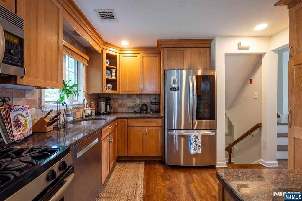 508 Van Buren St - Photo 5 of 14