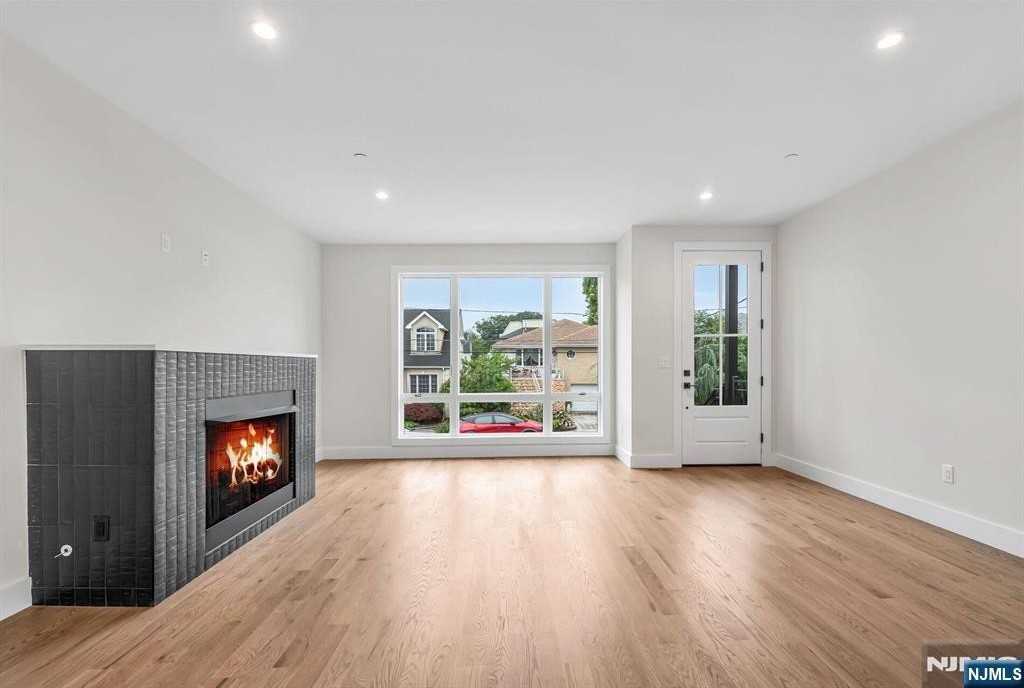 55 Washington Ave - Photo 3 of 48