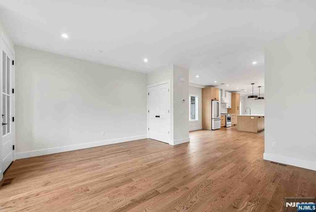55 Washington Ave - Photo 7 of 48