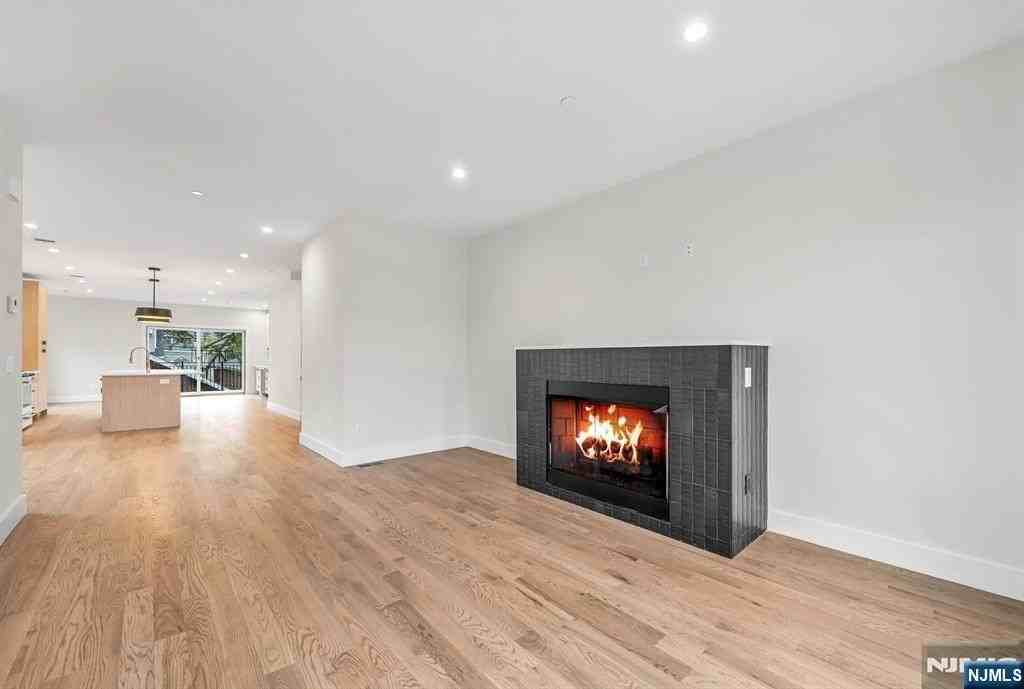 55 Washington Ave - Photo 4 of 42