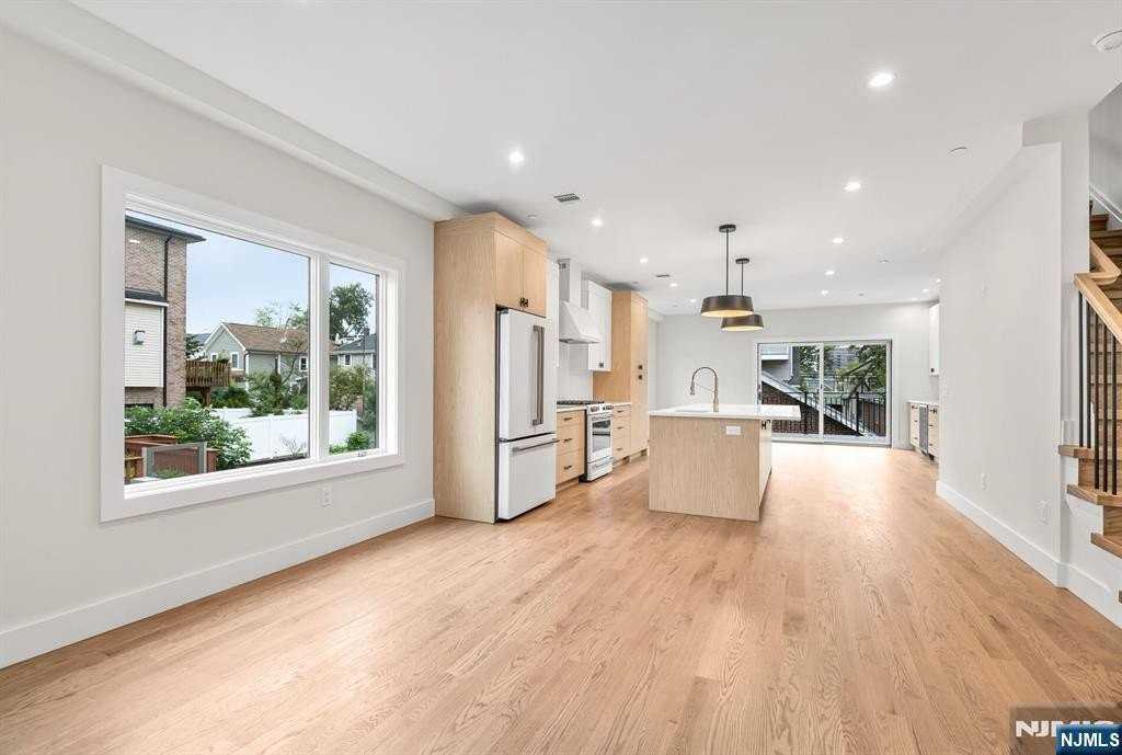 55 Washington Ave - Photo 7 of 42