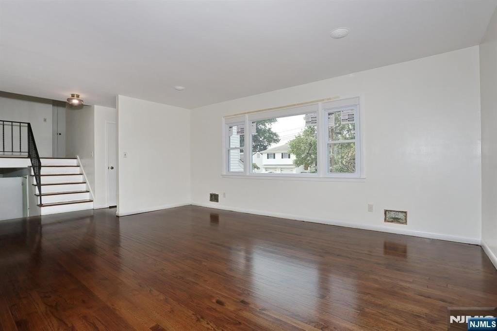7-32 Richard St - Photo 5 of 29
