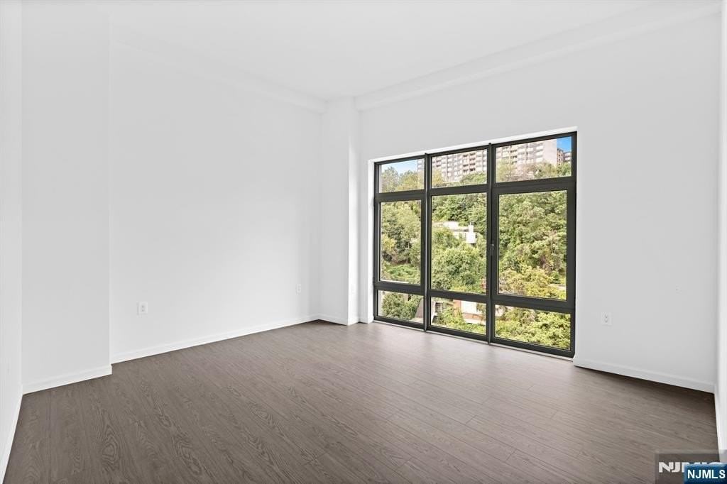 143 Old River Rd #601 - Photo 7 of 27