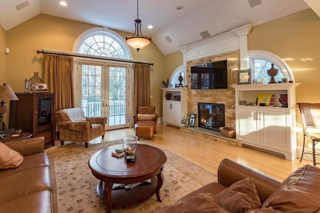 221 South Rd - Photo 5 of 12