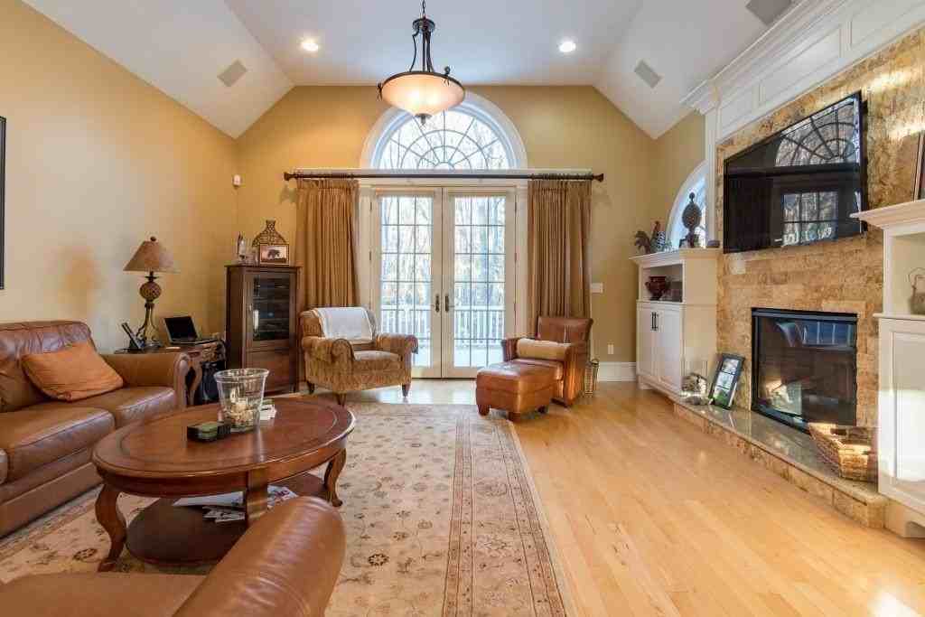 221 South Rd - Photo 6 of 12
