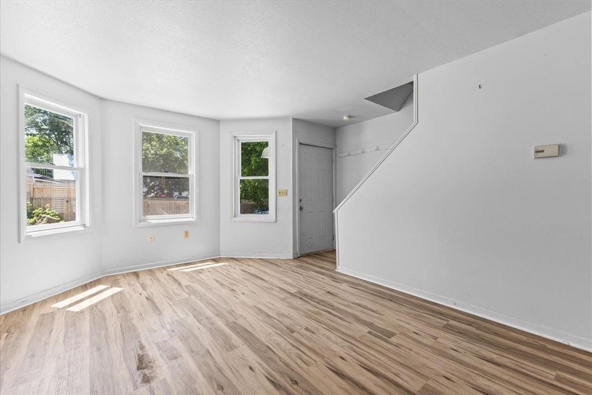 21 Hyde St #3 - Photo 5 of 33