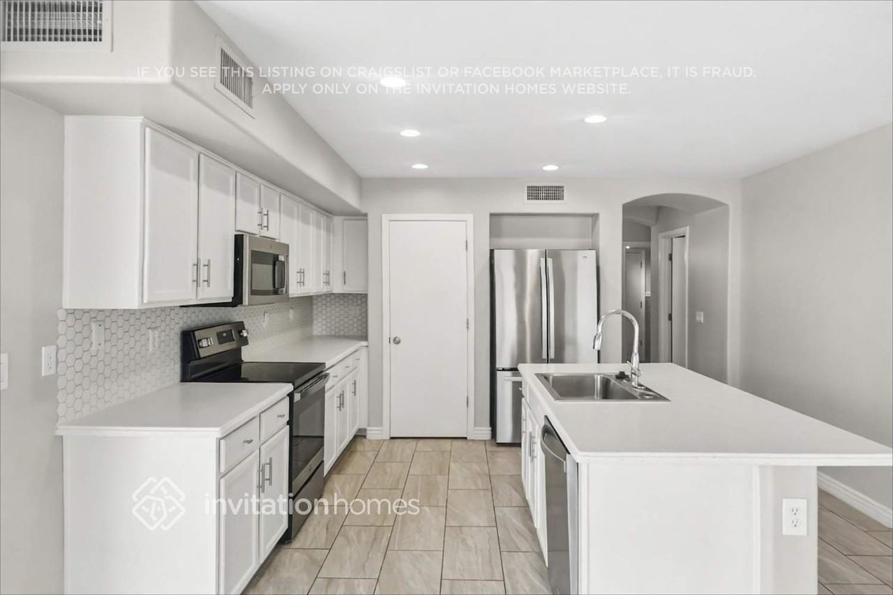 25541 W Pioneer St - Photo 7 of 21
