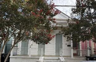 featured image of 2327 Dauphine St