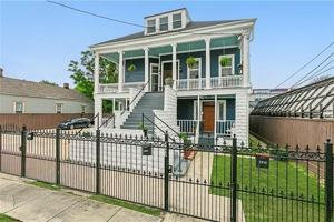 featured image of 2652 Governor Nicholls St