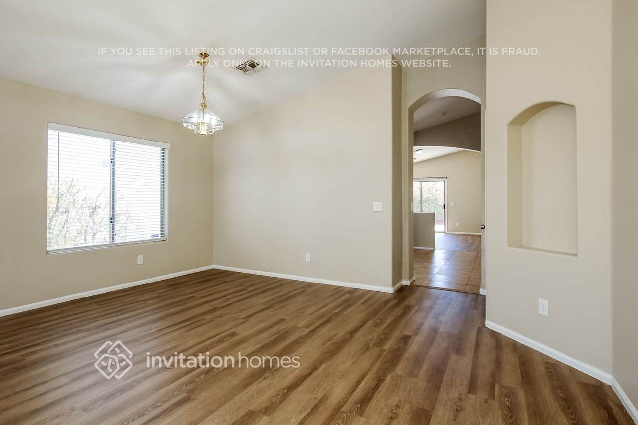 16255 W Moreland St - Photo 3 of 17