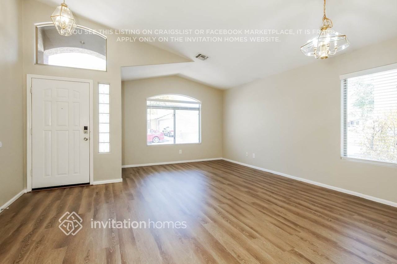 16255 W Moreland St - Photo 4 of 17