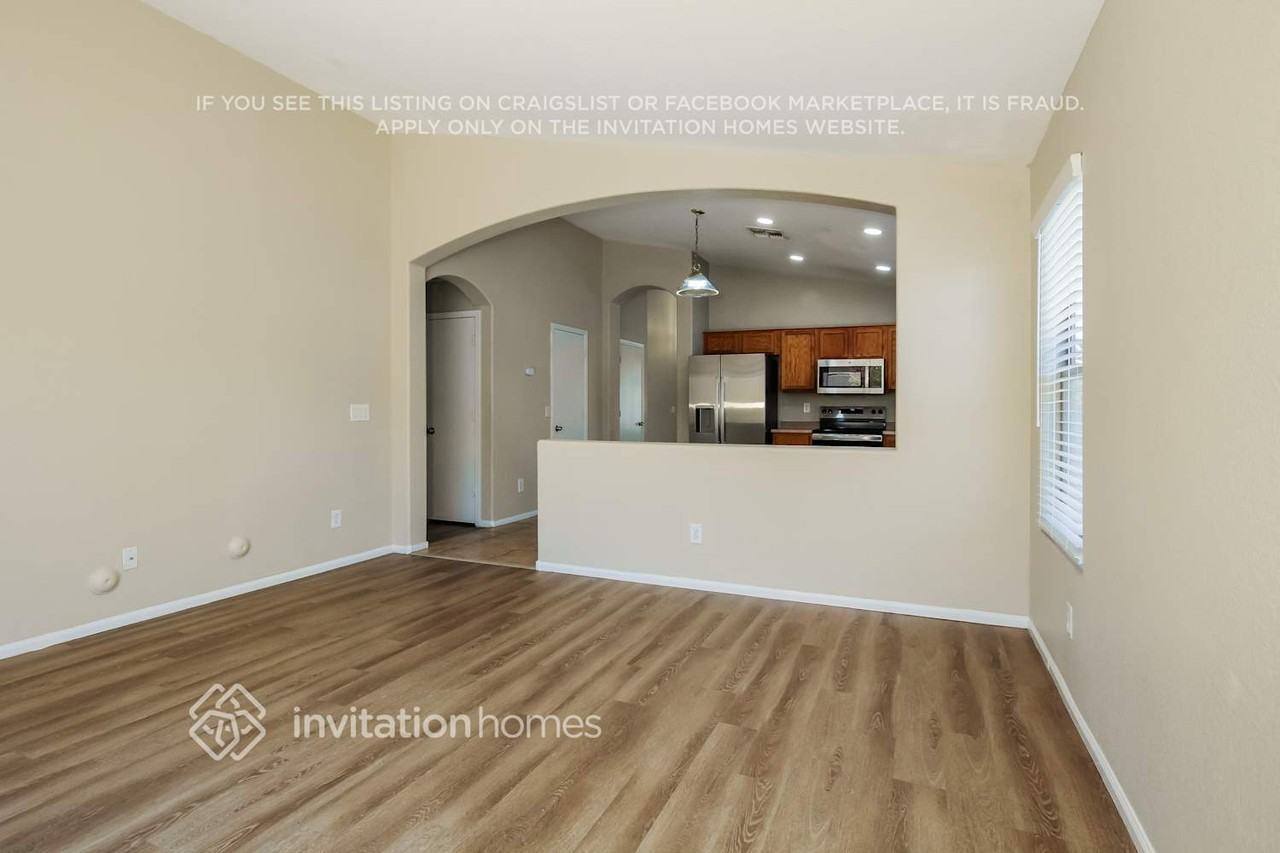 16255 W Moreland St - Photo 7 of 17
