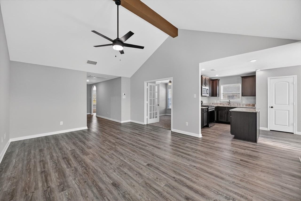 523 Bennie Leonard St - Photo 5 of 40