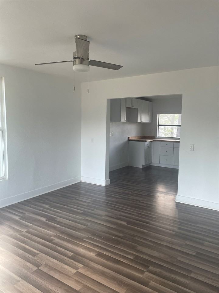1502 N 15th St - Photo 3 of 19