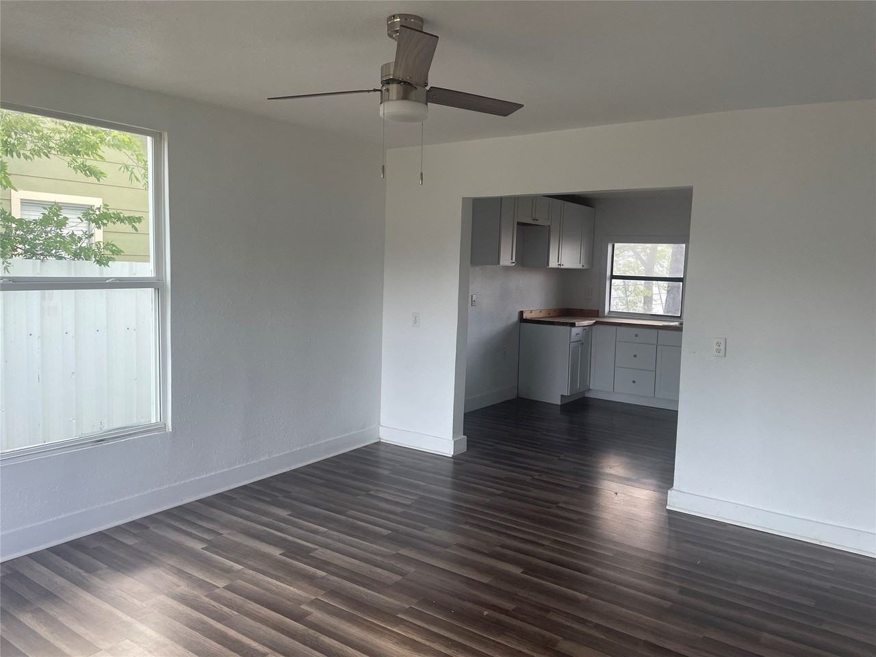 1502 N 15th St - Photo 4 of 19