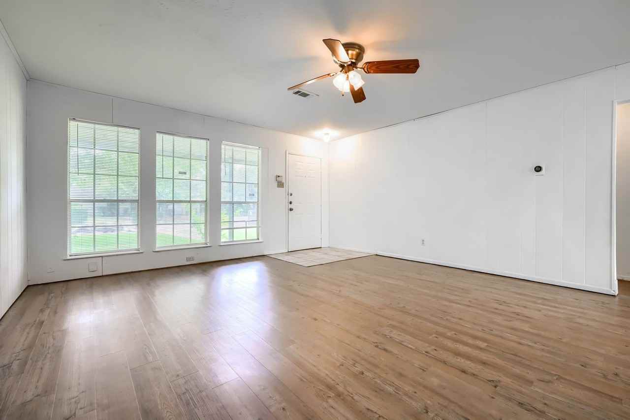 9661 Limestone Dr - Photo 4 of 19