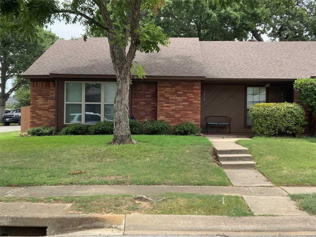 2316 Dalewood Ln - Photo 2 of 10