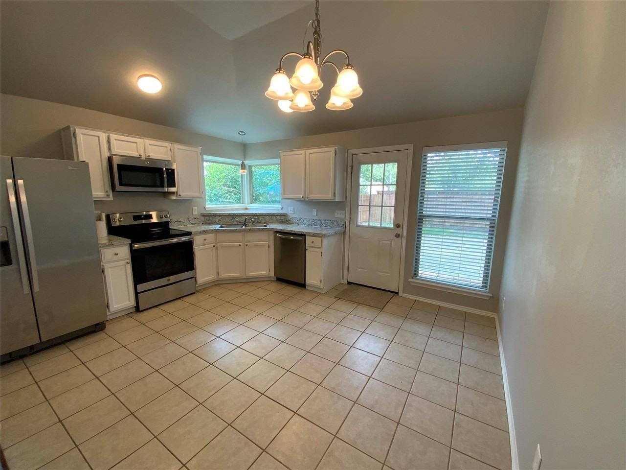 2316 Dalewood Ln - Photo 5 of 10