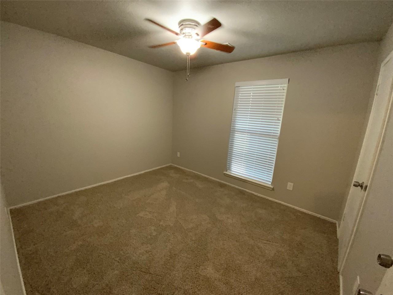 2316 Dalewood Ln - Photo 7 of 10