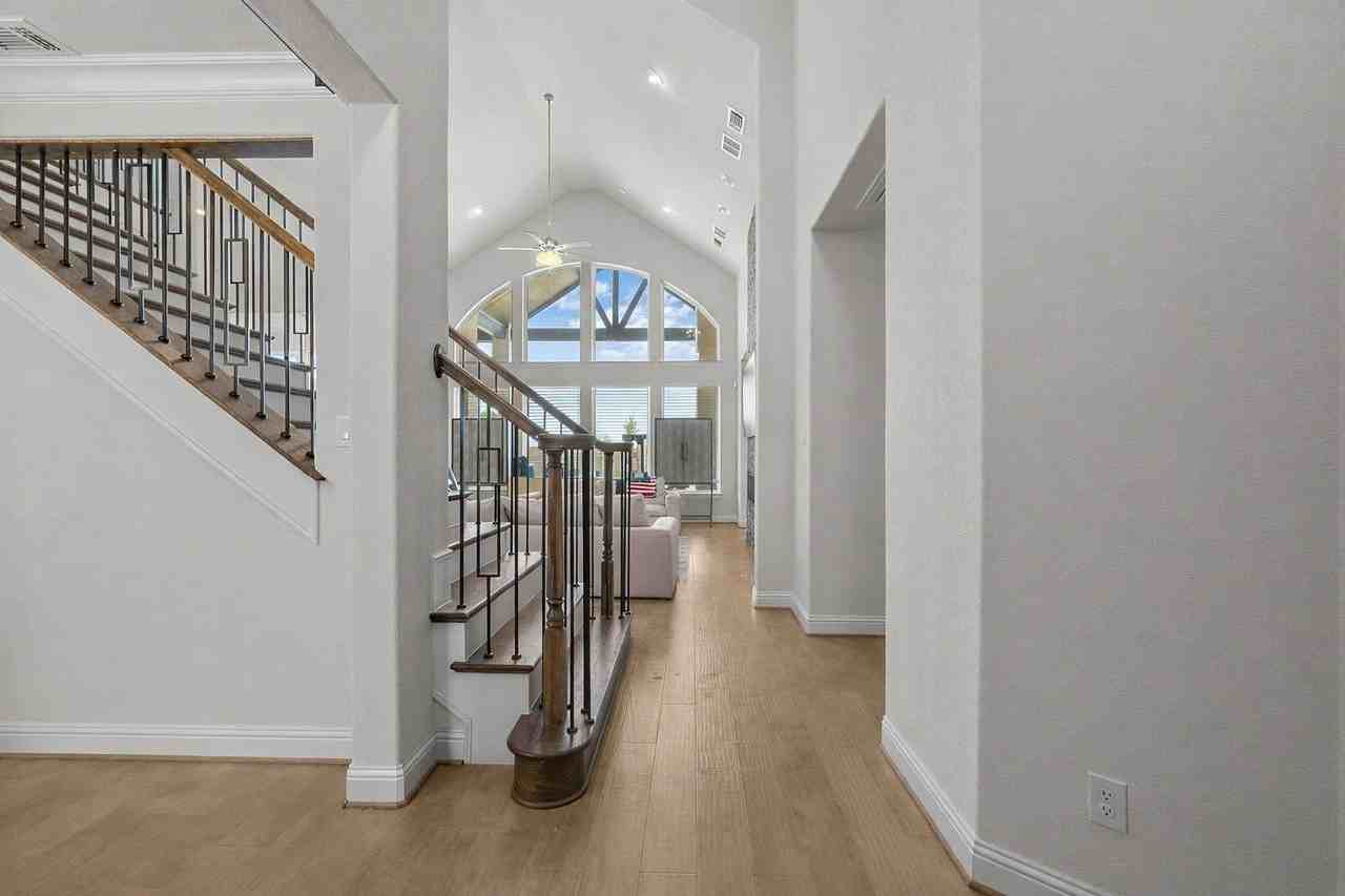 4428 Mill Pond Dr - Photo 3 of 34