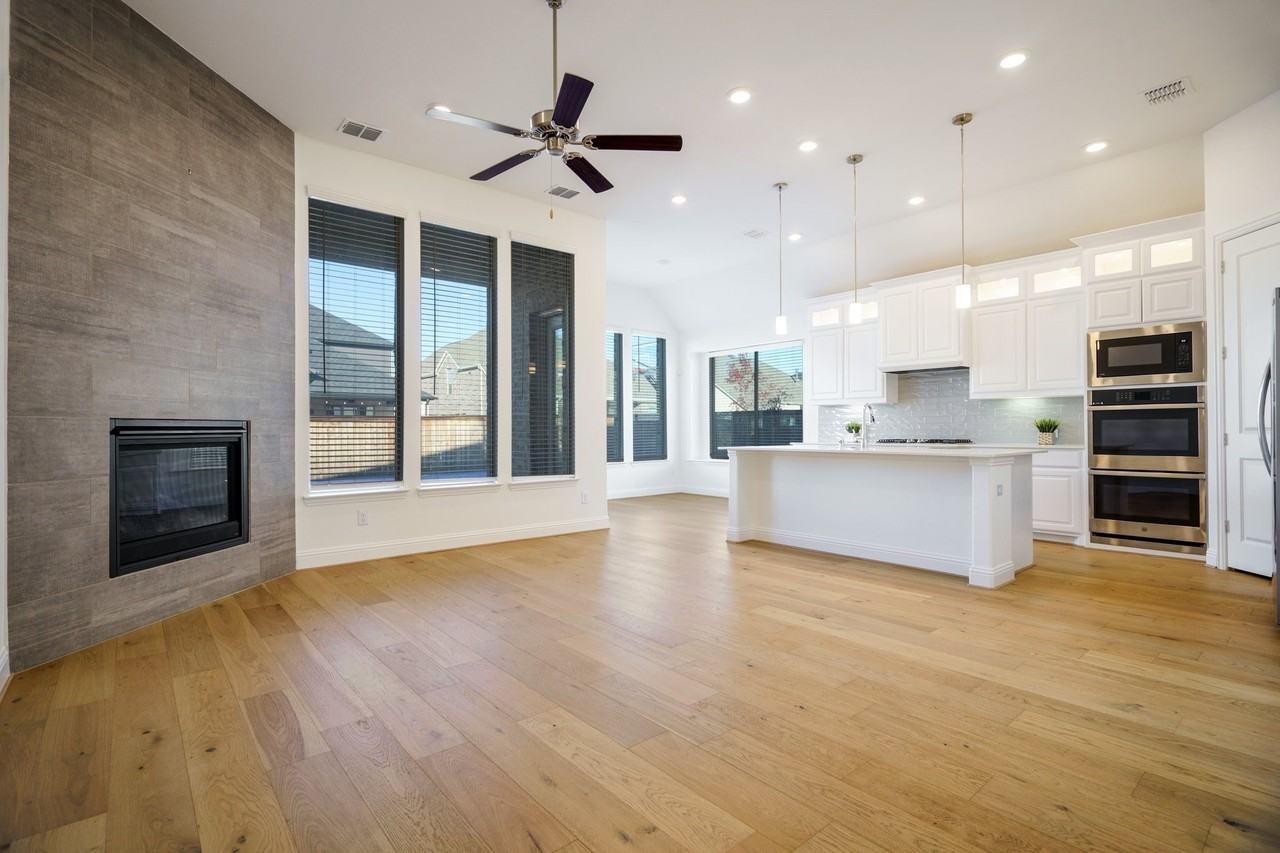 7470 Sanctuary Dr - Photo 3 of 37