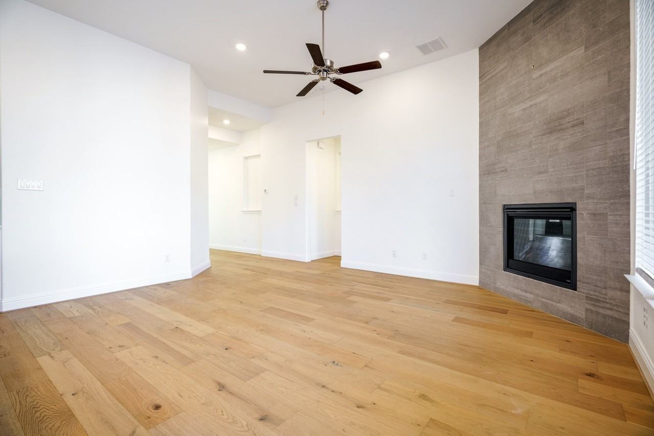 7470 Sanctuary Dr - Photo 4 of 37