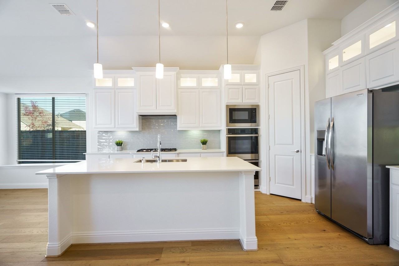 7470 Sanctuary Dr - Photo 6 of 37
