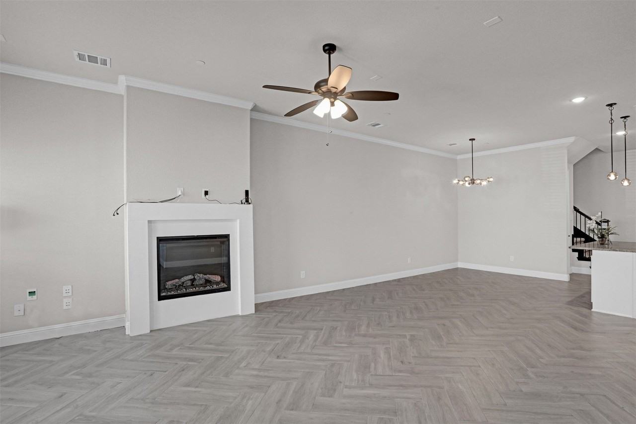 1914 Melinda Ln - Photo 3 of 29