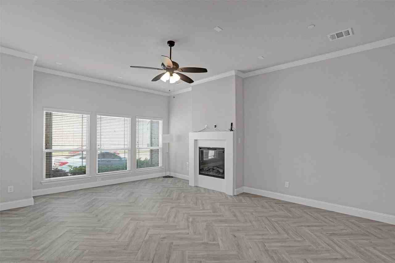 1914 Melinda Ln - Photo 5 of 29