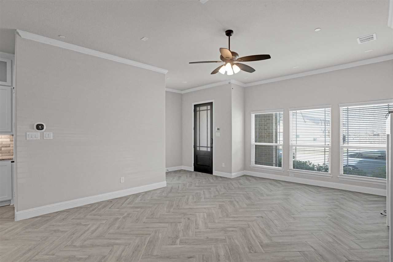 1914 Melinda Ln - Photo 6 of 29