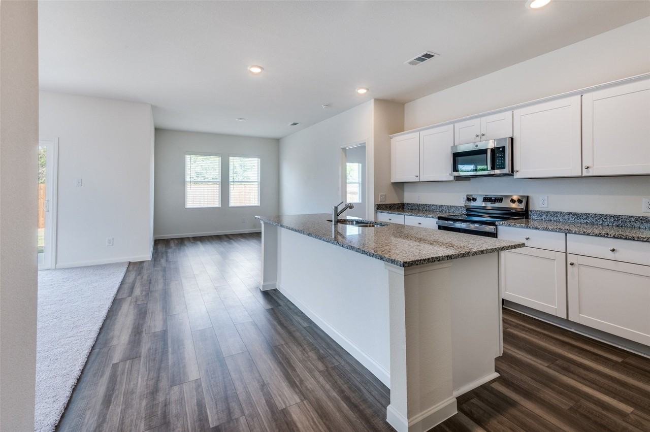 8201 Bufflehead Dr - Photo 2 of 12