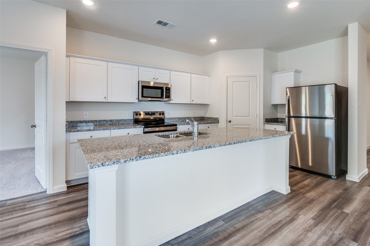 8201 Bufflehead Dr - Photo 3 of 12