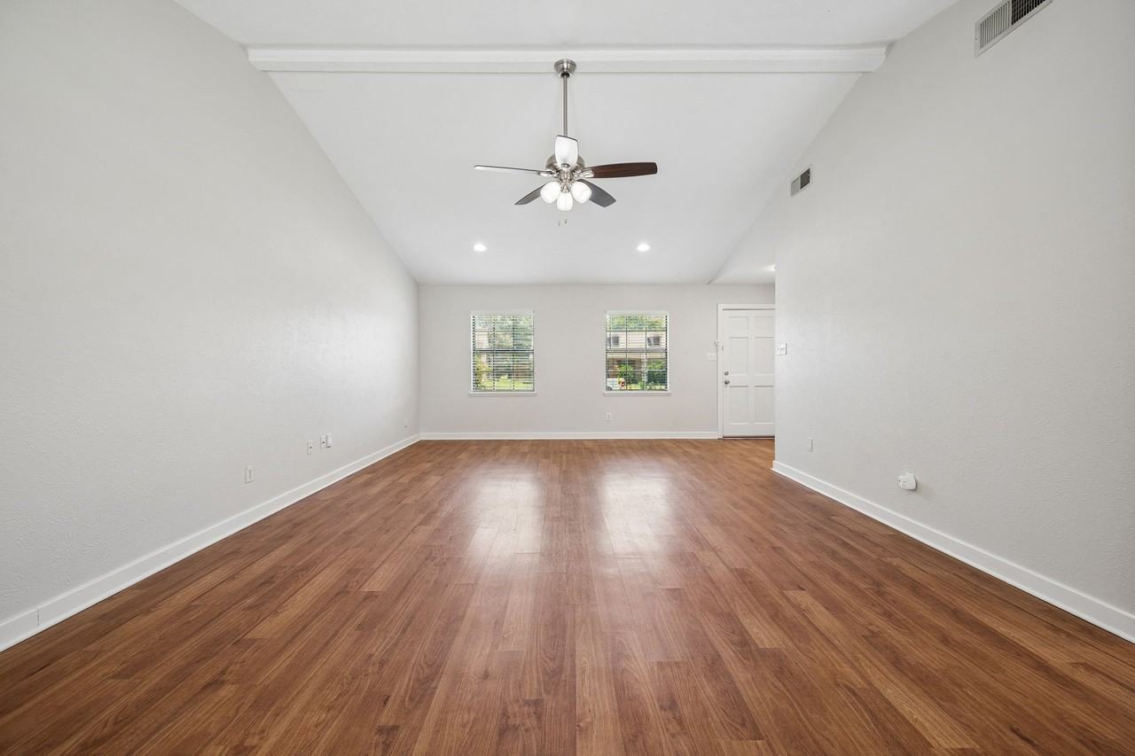 1313 Woodland Ct - Photo 3 of 27