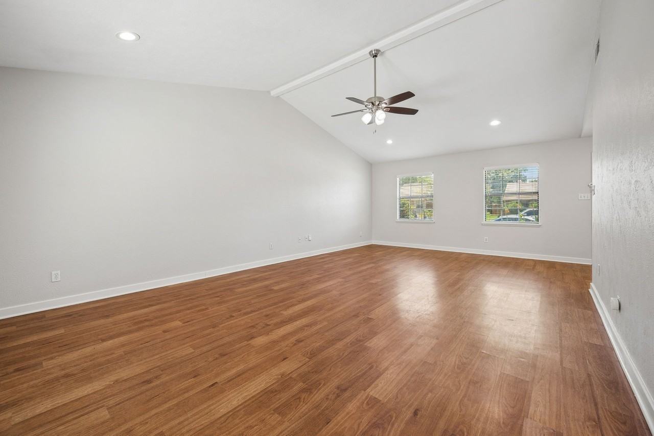 1313 Woodland Ct - Photo 4 of 27