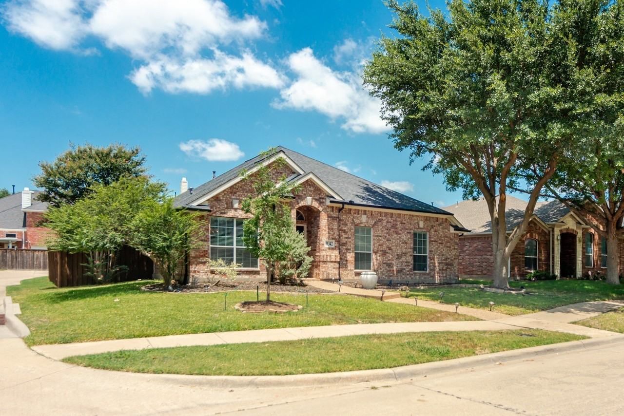 11342 Mansfield Dr - Photo 2 of 40