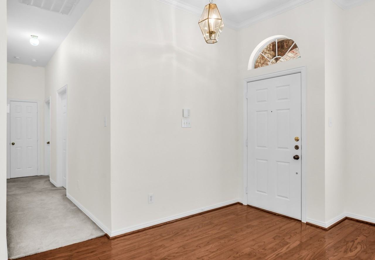 11342 Mansfield Dr - Photo 3 of 40