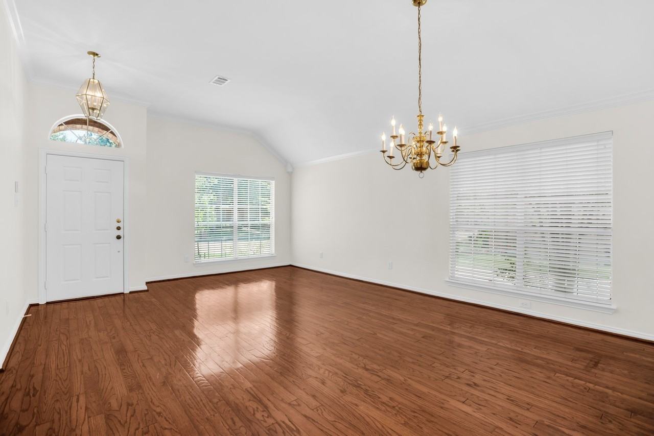 11342 Mansfield Dr - Photo 4 of 40