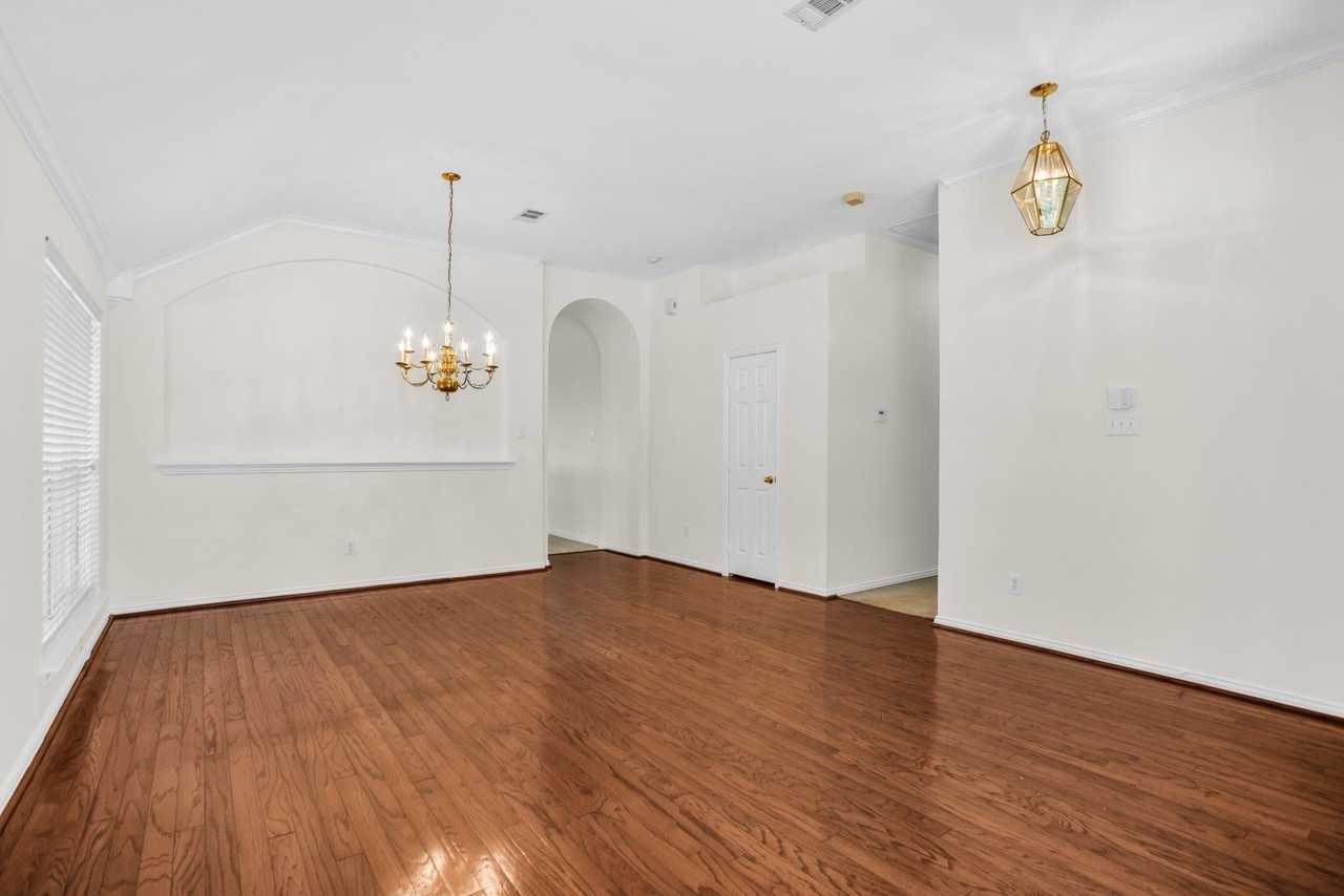 11342 Mansfield Dr - Photo 5 of 40