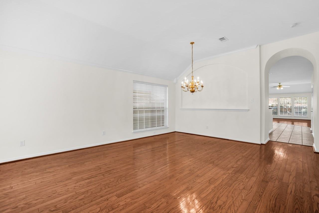 11342 Mansfield Dr - Photo 6 of 40