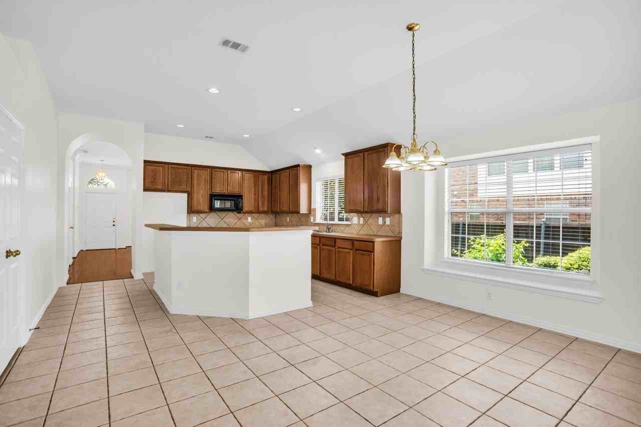 11342 Mansfield Dr - Photo 7 of 40