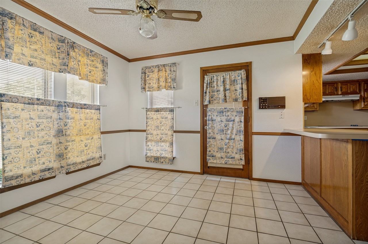 1423 Cassandra Cir - Photo 5 of 12