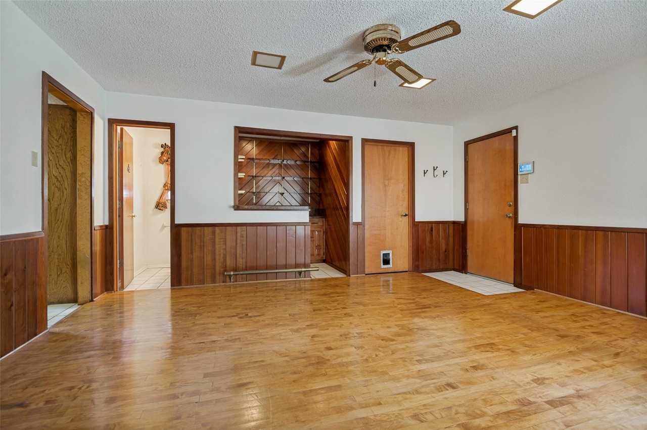 1423 Cassandra Cir - Photo 6 of 12