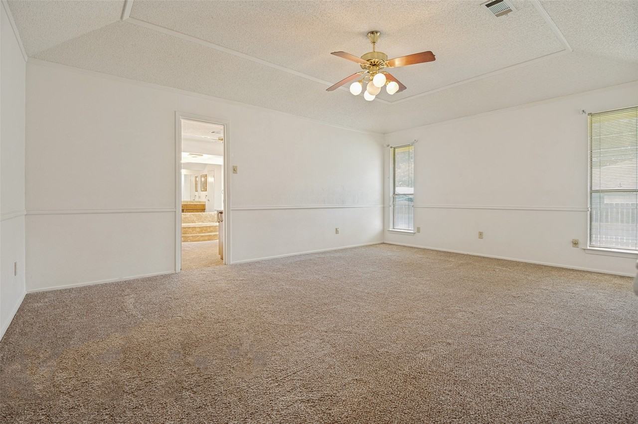 1423 Cassandra Cir - Photo 7 of 12