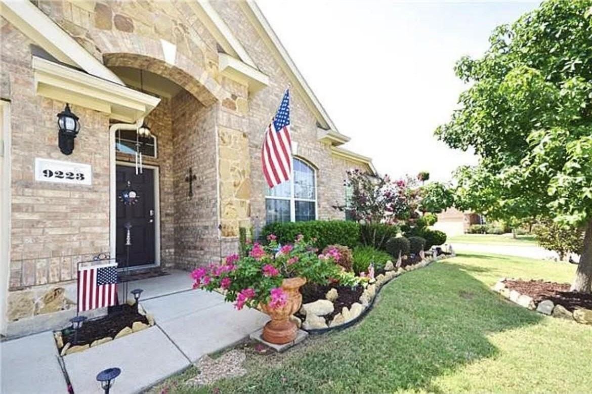 9223 Wild River Dr - Photo 2 of 12