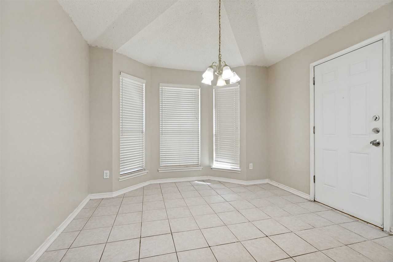1524 Summerfield Dr - Photo 6 of 12