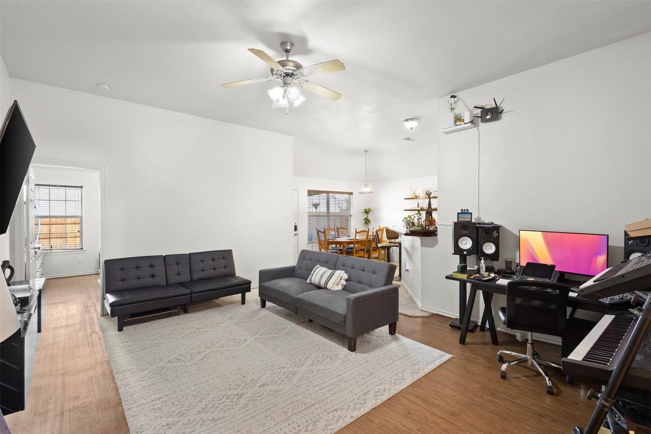 624 Jordan Ln - Photo 5 of 24