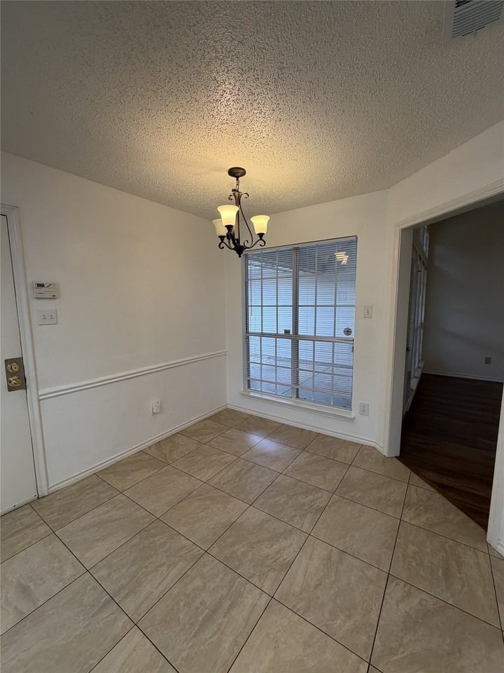 1426 Mapleview Dr - Photo 2 of 15