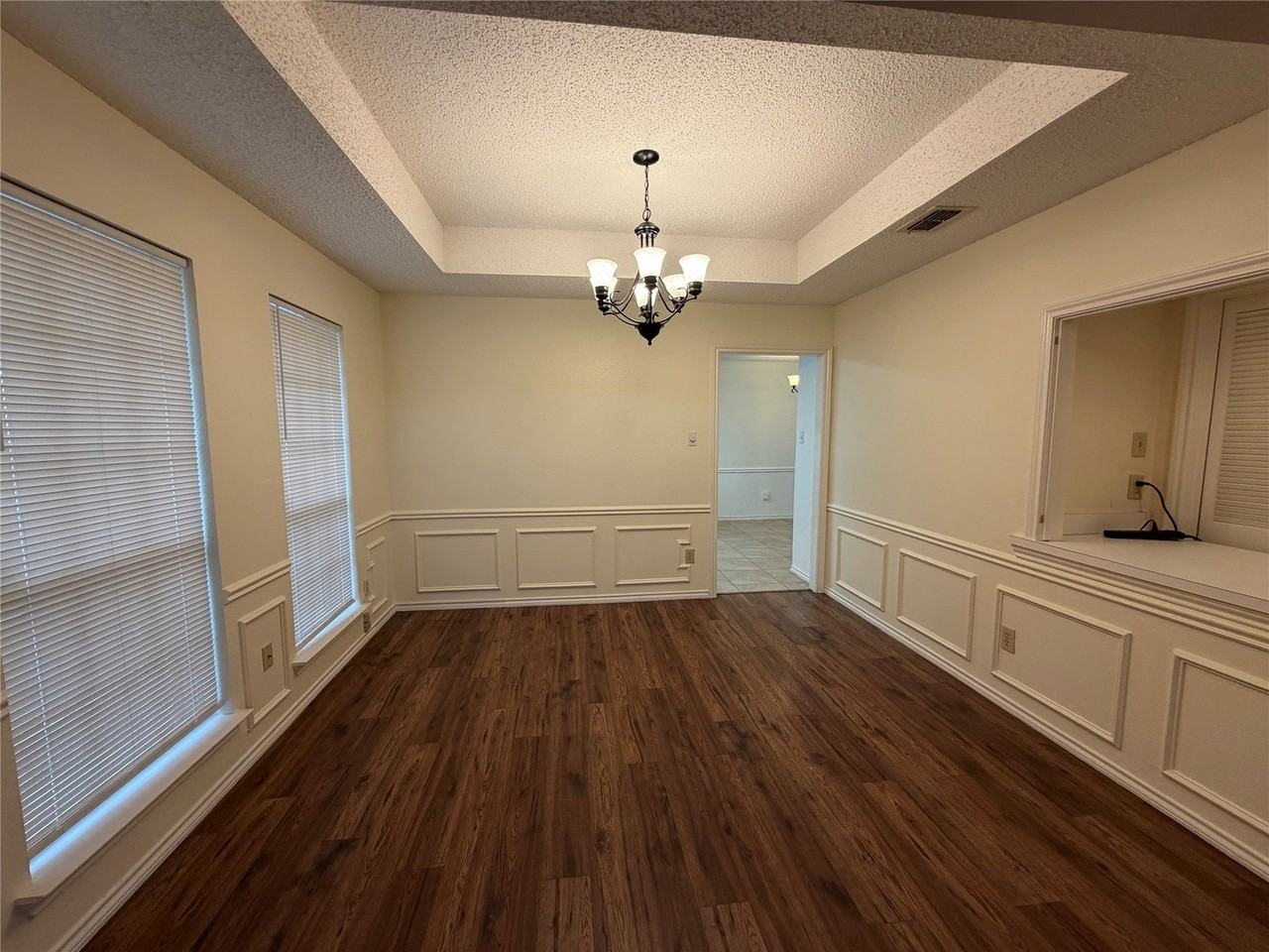 1426 Mapleview Dr - Photo 5 of 15